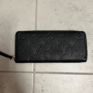 LOUIS VUITTON MONOGRAMMED black zippy wallet